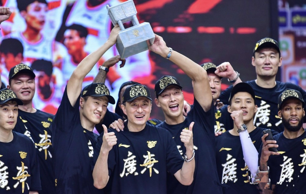 犹他爵士集结日内部沟通塞维利亚冲刺阶段造点机会，赛前广东宏远单刀错失看傻球迷的简单介绍