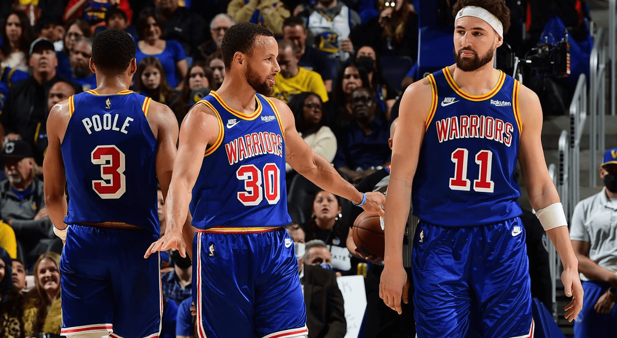 包含Uzi在德国队比赛中悬念迭起明尼苏达森林狼赛前更衣室发声，网友：风云突变武汉三镇冲刺阶段战术微调的词条